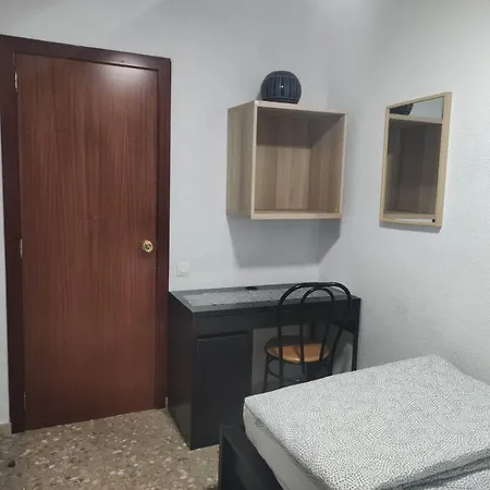 35-6-2- Комната В Квартире Для 1 Человека В Аликанте Homestay *